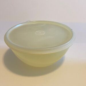 Tupperware wonderlier vintage bowl light yellow